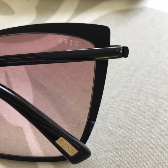 Diff blue lens sunglasses - Picture 5 of 5